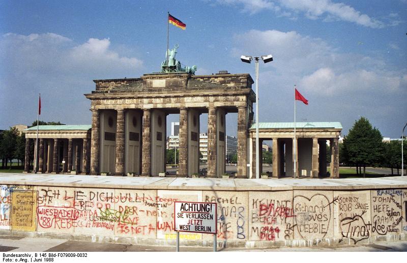 Image of the wall in front of the Brandenburg Gate.