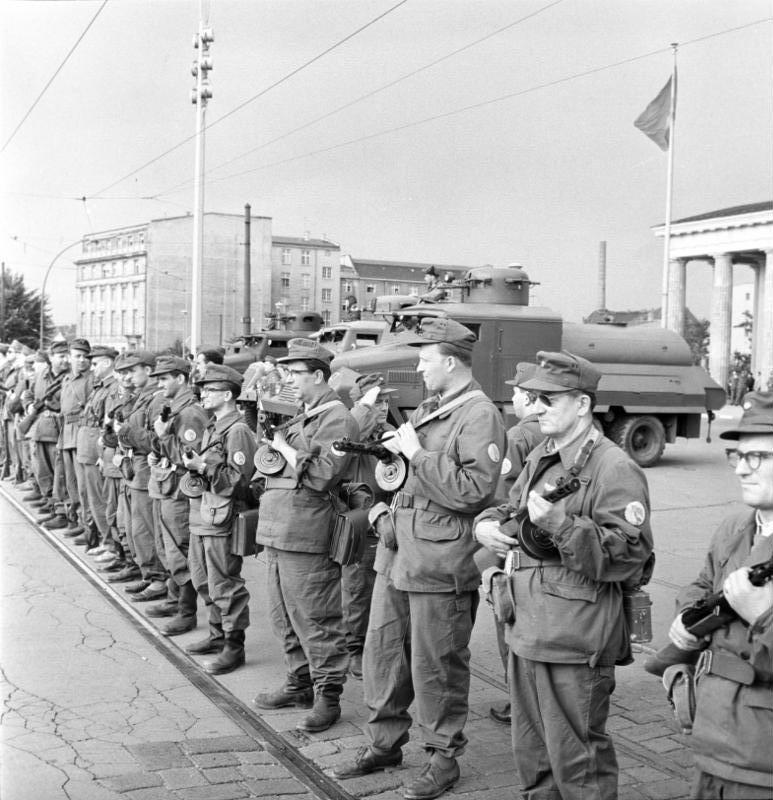 Kampfgruppen at the Brandenburg Gate